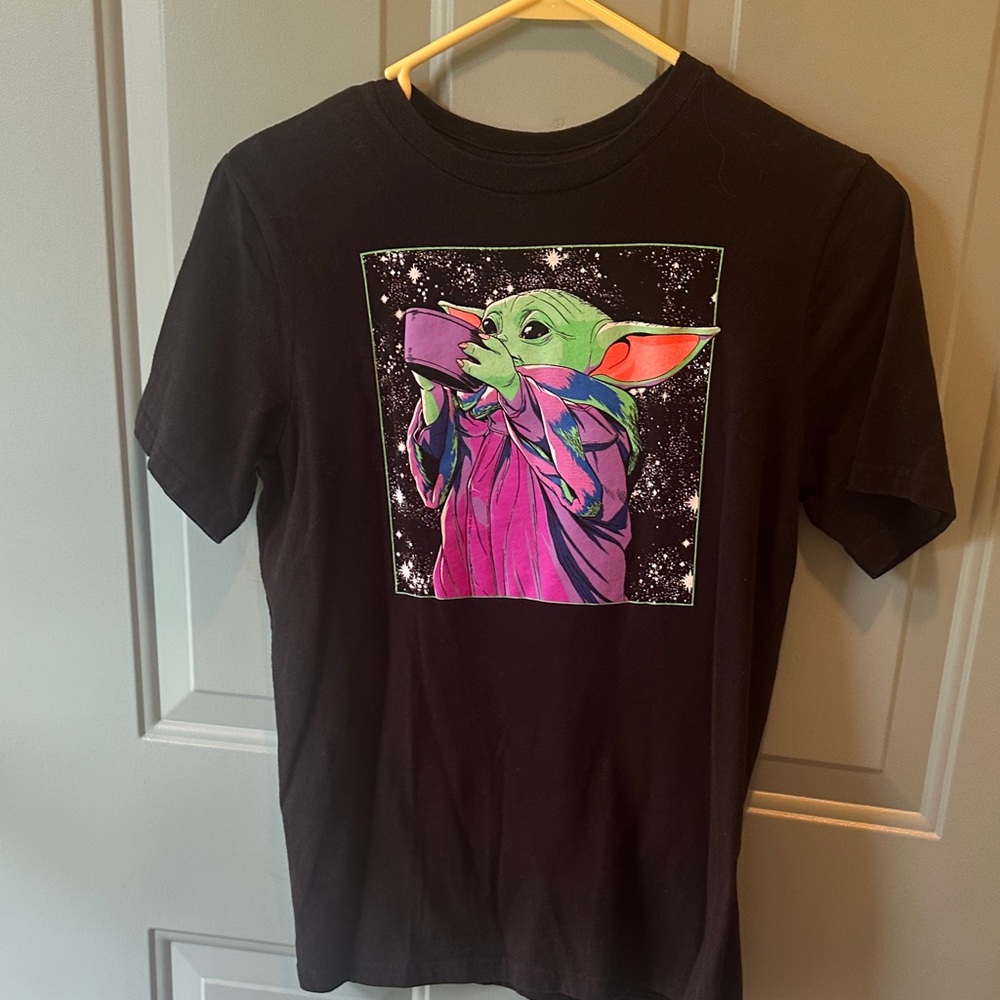 MAD Engine Black Tee with Green‎ and Pink Character Design boys size XL